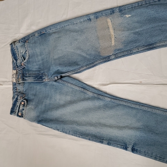 We the free woman's distressed light wash jeans size 25 - Picture 2 of 14